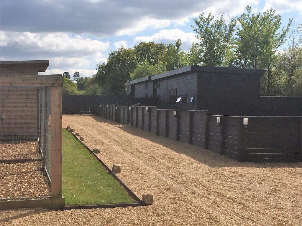 Willow Court Farm The Lodge & Petting Farm, 8 Mins From Legoland & Windsor, 15 Mins From Lapland Uk Extérieur photo